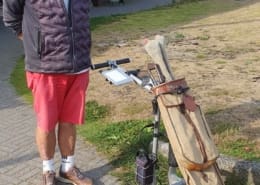 Claes Norrby spelar med gamla hickoryklubbor